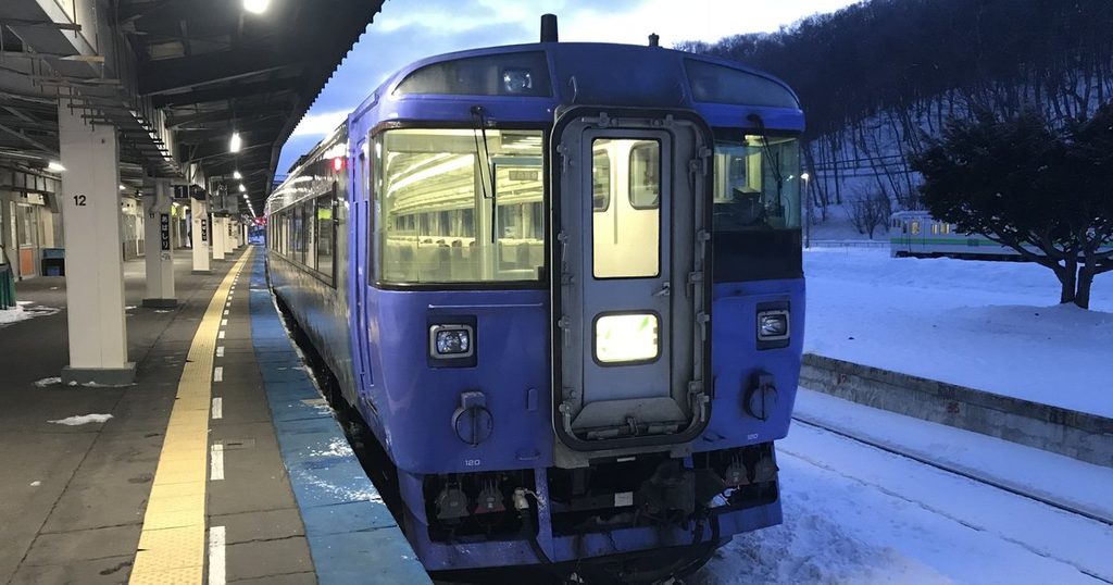 網走駅に停車中の特急オホーツク（キハ183系）