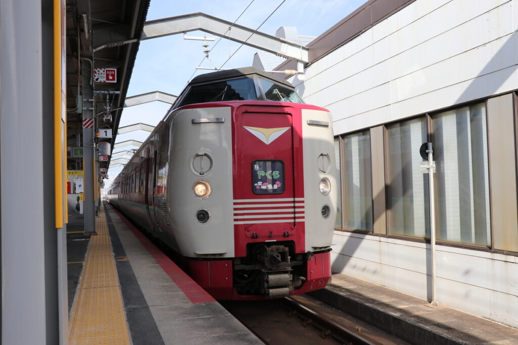 岡山方の貫通型先頭車