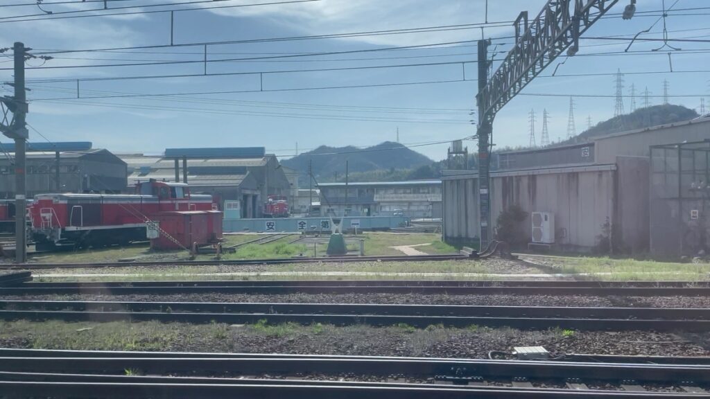 米子駅手前の扇形機関庫と転車台