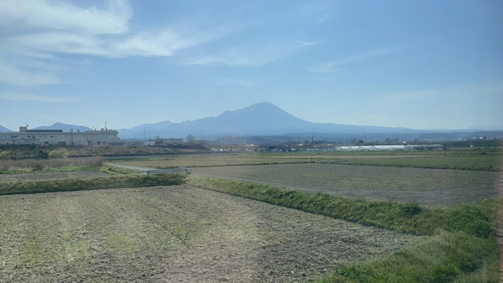 車窓から見える大山