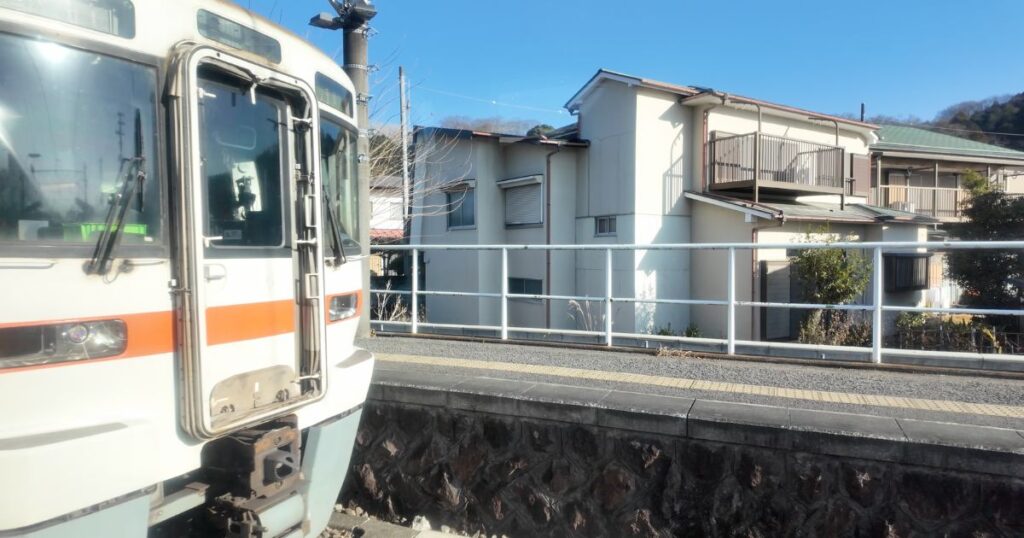 上大井駅で運転停車