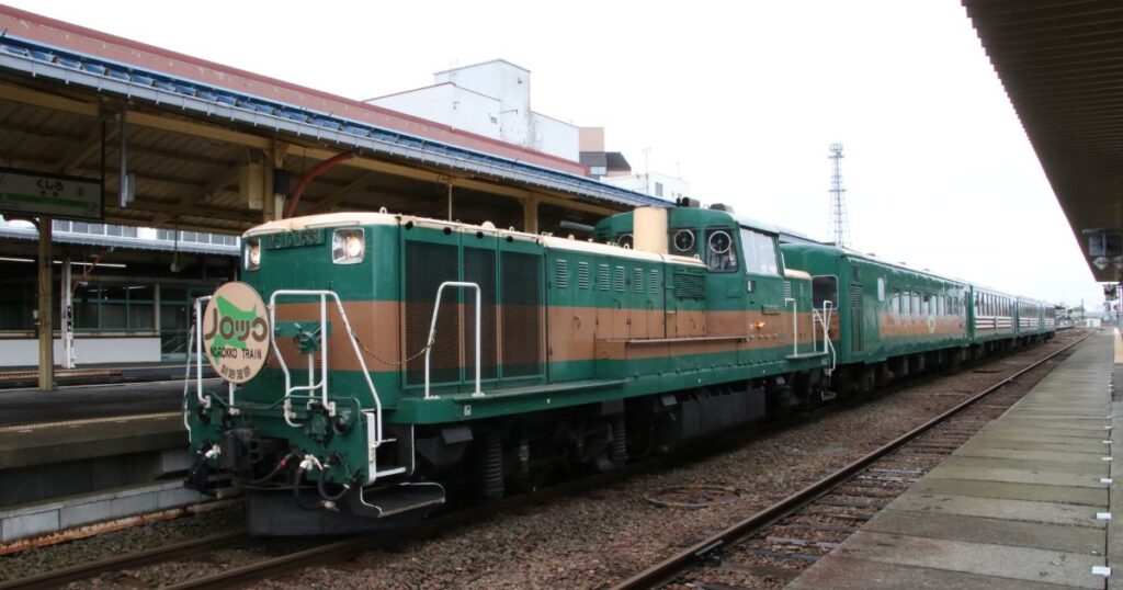 釧路駅に停車中のくしろ湿原ノロッコ号