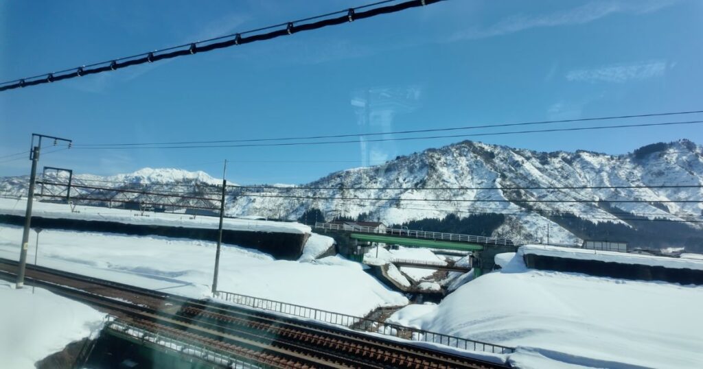 上越線を後にほくほく線を走行