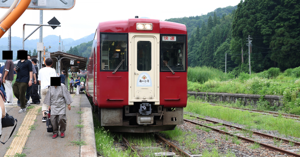 森宮野原駅に停車中のおいこっと
